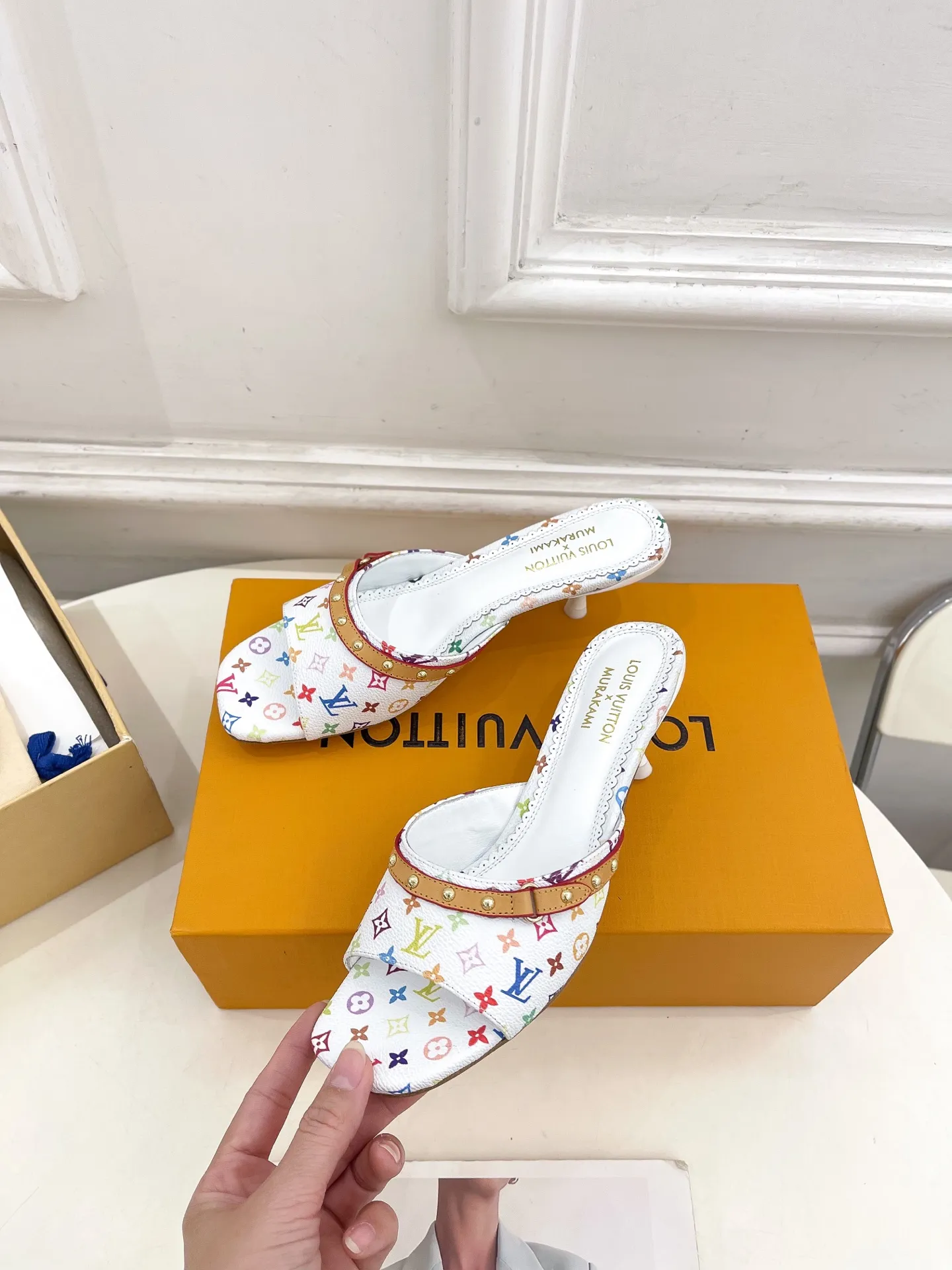 👟👟Ex-factory price 580👟👟 LV | Louis Vuitton 25𝐬𝐬 🧡💚2025 early spring new top version‼ ️The original version is the same. The counter features the latest LV Full of high-end feel! A popular model among bloggers at home and abroad, it’s retro and fashionable and looks amazing on your feet! Mainly recommended model on the official website★ ━━━━━ ЅᏇєєt ━━━━━ ▪️Upper: high-customized rainbow-colored presbyopia leather ▪️Lining: imported sheepskin lining ▪️Outsole: original Italian leather outsole ▪️Heel height: 5.5cm / 9.5cm ▪️Shoe size: 35-39 (34, 40, 41, 42 customized)